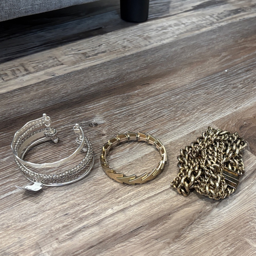 ❤️ LOFT Silver and Gold Textured Bangles Set